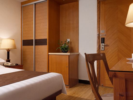 Shanghai Nanquan Hotel (Lujiazui Tangqiao Metro Station Branch) Room Type - Comfortable King-size Bed Room (memory Pillow For A Good Night's Sleep + Mini-fridge) Shanghai Nanquan Hotel (Lujiazui Tangqiao Metro Station Branch) Room Type - Comfortable King-size Bed Room (memory Pillow For A Good Night's Sleep + Mini-fridge)