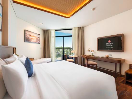 Best Western Premier Sonasea Phu Quoc Room Type - Deluxe King Pool View