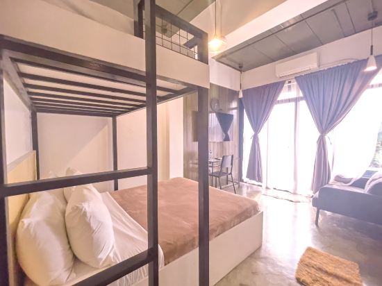 Auberge Petit Hotel Room Type - Executive Room