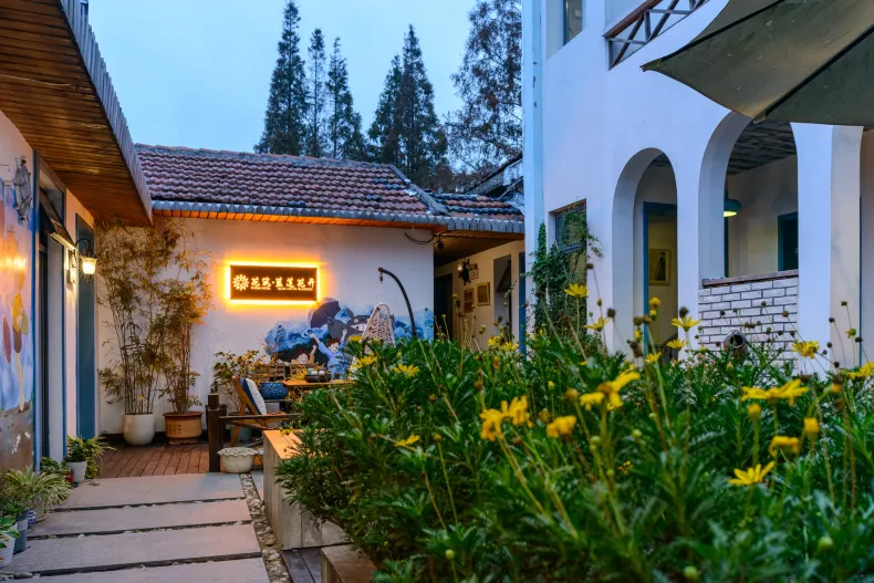 Floral Hotel· Shanghai Blue Lotus Open Boutique Hotel