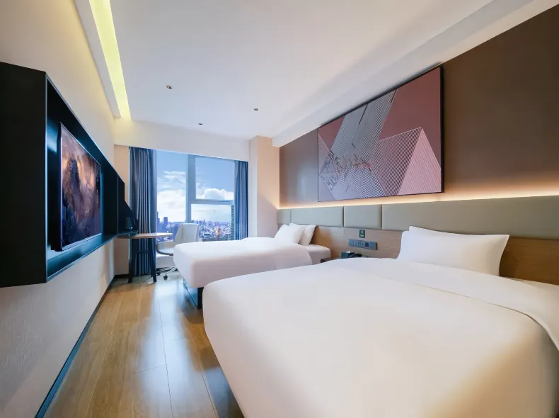 IU Hotel (West Railway Station Xinqiao Hospital)