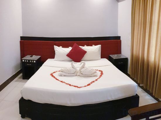 Rock Royal Hotel & Resort Room Type - Deluxe Double Room