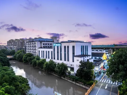 Rezen Hotel Shanghai Pudong (Shanghai International Resort)