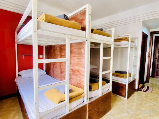 VPlus Hotel Room Type - Family 6Beds Room