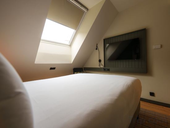 Honest Budapest by chic&basic Room Type - Small Double Room