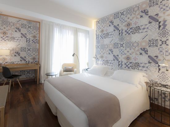 Hotel Vincci SoMa - Tap to explore photos
