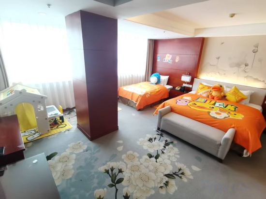Blue Horizon Hotel Room Type - B.duck Family Theme Room