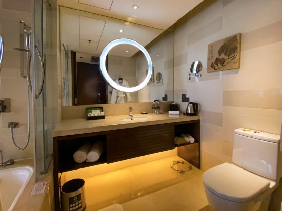 Courtyard by Marriott Shanghai Jiading - Tap to explore photos