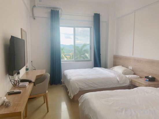 Huguang Holiday Hotel - Tap to explore photos