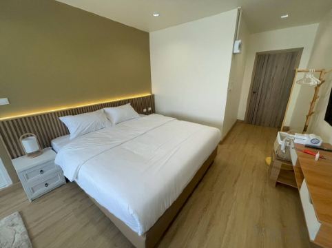 Shade House - Phuket Downtown Room Type - Premier King Room
