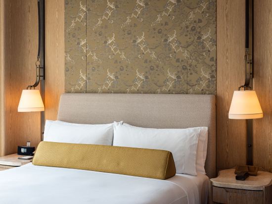 Waldorf Astoria Bangkok by Hilton Room Type - Deluxe King Room Non Smoking