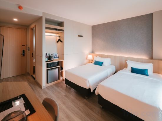 56 Hotel Room Type - Standard Twin Room