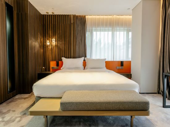CATHAY VIEW CLUB  HOTEL Room Type - Premier Suite