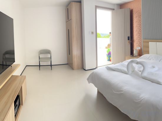 1CE HOTEL Room Type - Cozy Queen Room