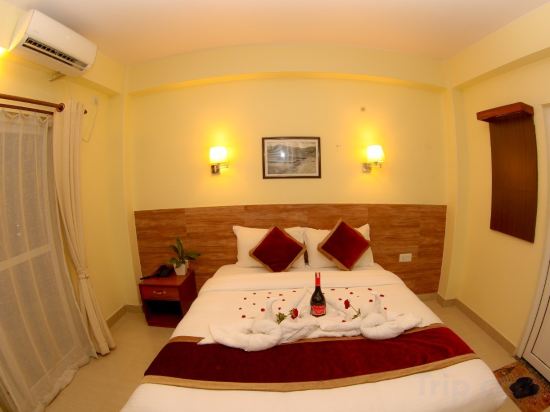 Hotel Sadan - Tap to explore photos