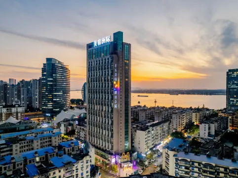 Meisu • Flower Hot Spring Hotel (Wuhu Pedestrian Street Binjiang Branch)