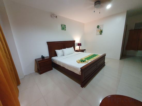 Moalboal Tropics Room Type - Deluxe Queen Poolview