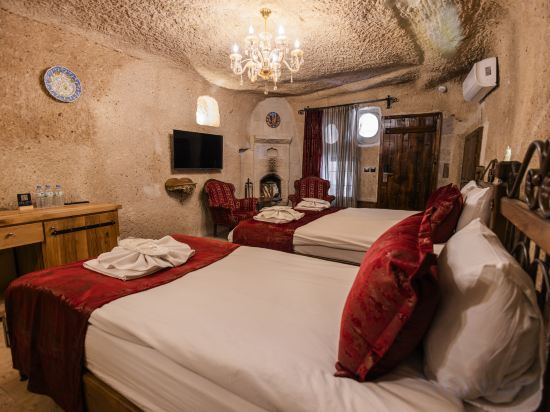The Dorm Cave By Travellers Room Type - Deluxe Triple Room