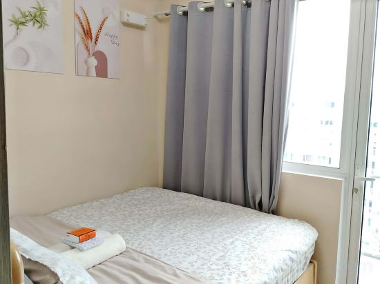 MOA getaway staycations Room Type - Deluxe Queen Room