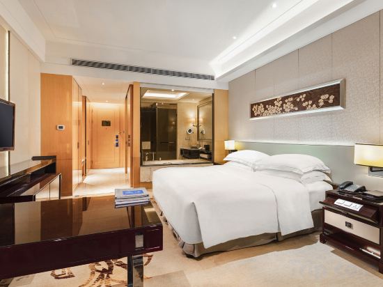 Hilton Guangzhou Baiyun Room Type - Hilton Deluxe Room (Double Bed)