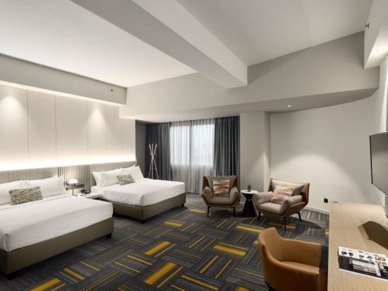 RELC International Hotel Room Type - Executive Quadruple Room with Two Queen Beds