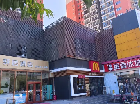 Ease Hotel (Beijing Yuegezhuang Bridge)