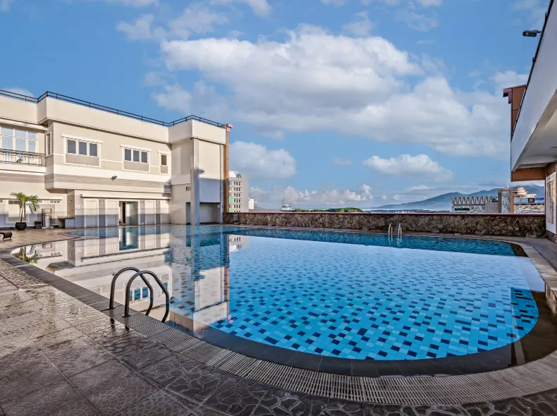 Grand Whiz Megamas Manado