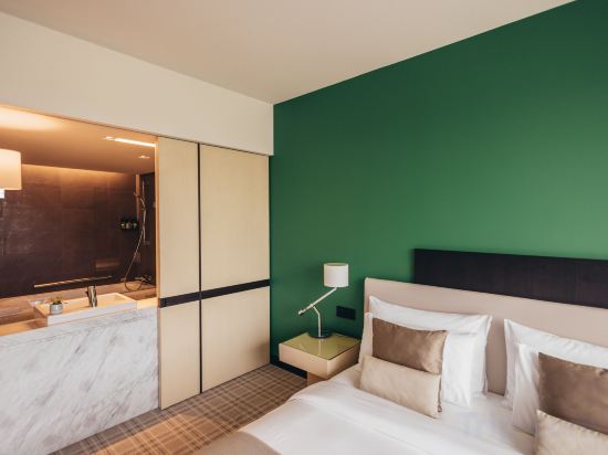 Crowne Plaza GENEVA - Tap to explore photos