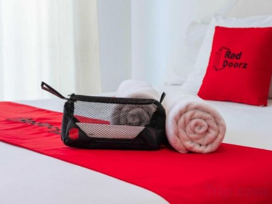 RedDoorz @ Garcia Hernandez Bohol Room Type - RedDoorz Triple Room