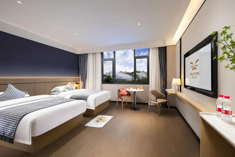 VALATOMS Van Latu Sunshine Hotel (Mao County Ancient Qiang City)