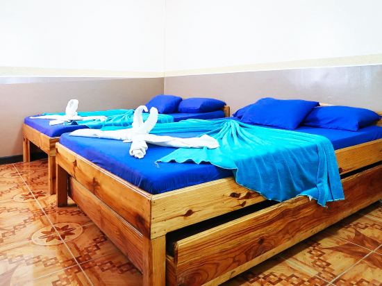 RedDoorz @ Bilza Lodge Sagada Room Type - RedDoorz Family Room (6 Adults)