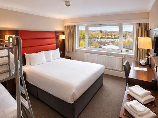 Leonardo Inn Glasgow West End - Tap to explore photos