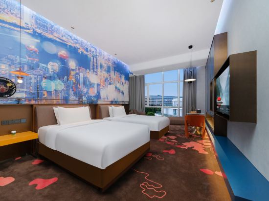 Radisson RED Dongguan BinHaiWan Bay Area - Tap to explore photos