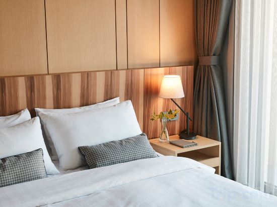 The Suites Hotel Jeju Room Type - Corner Deluxe Room