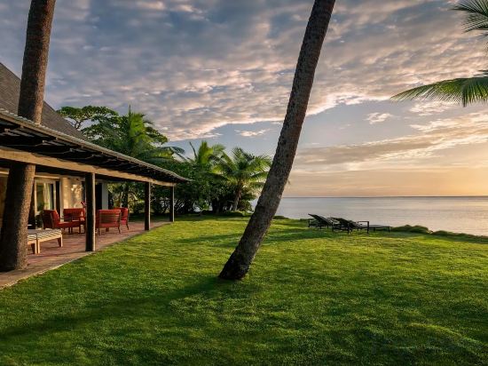 Shangri-La Yanuca Island, Fiji - Tap to explore photos