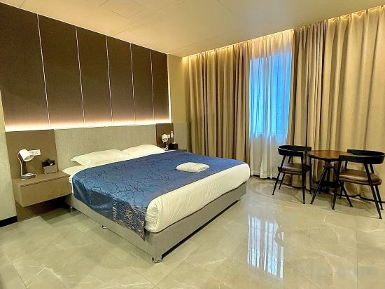 Skyport Hotel Room Type - King Sky Suites