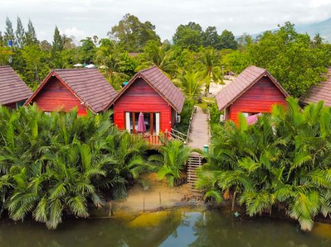 Lodge Moni Essara Kampot Room Type - Deluxe Twin Bungalow
