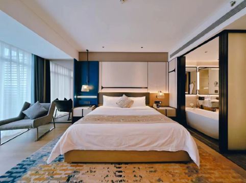 CITIC Jinling Hotel Room Type - Deluxe Lake-View Double Bed Room