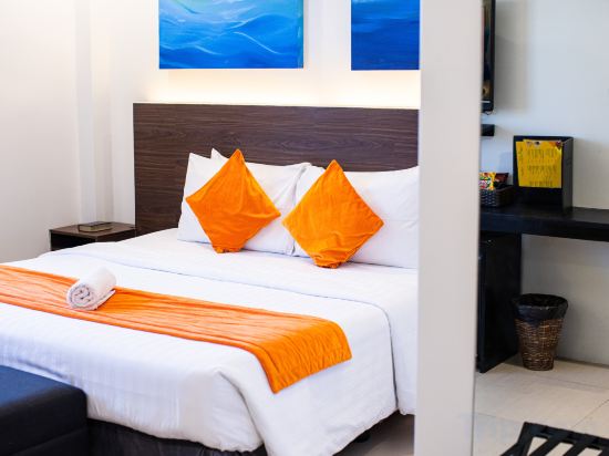 Holiday Suites Hotel & Resort - Tap to explore photos