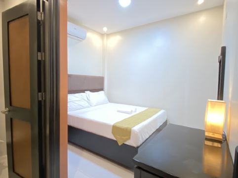 Eight Breeze Bohol Room Type - Budget Double Room
