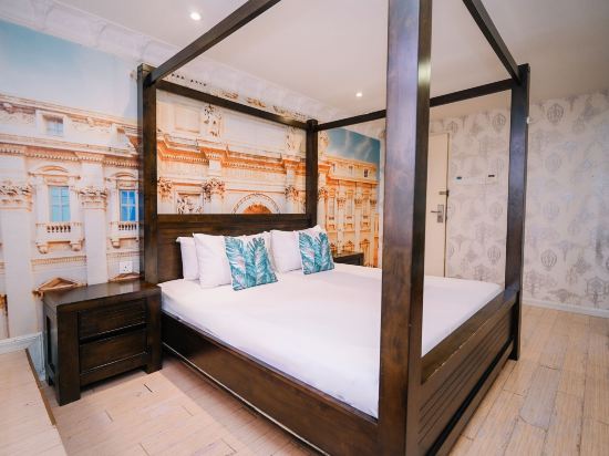 Swing & Pillows - USJ Taipan Room Type - Deluxe King Room With Window