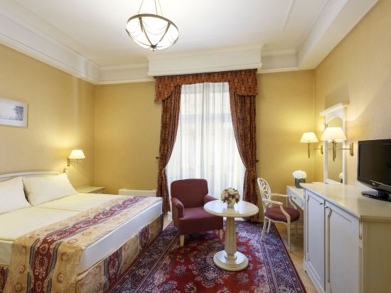 Danubius Hotel Astoria City Center Room Type - Family Room Danubius Hotel Astoria City Center Room Type - Family Room