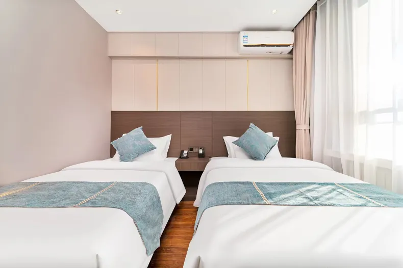 Ease Hotel (Harbin Central Avenue Highway Bridge Subway Station)