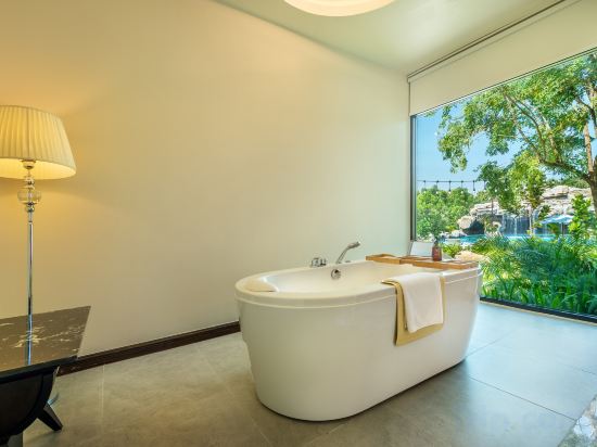 Phukalini Luxury Pool Villa and Onsen - Tap to explore photos