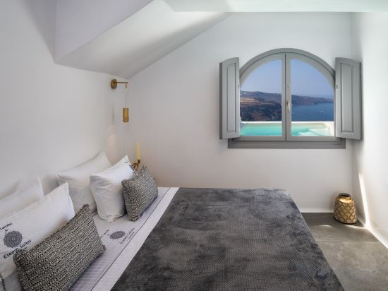 Eteoro Suites Room Type - Honeymoon Suite with outdoor jacuzzi Eteoro Suites Room Type - Honeymoon Suite with outdoor jacuzzi