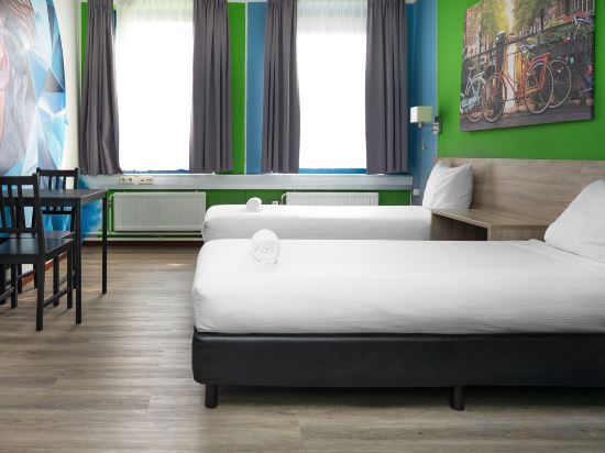 Amsterdam Teleport Hotel Room Type - Budget Twin Studio with Private External Bathroom