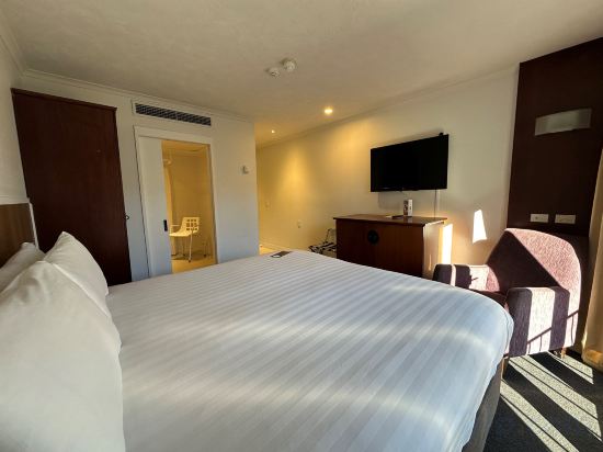 Copthorne Hotel Auckland City - Tap to explore photos