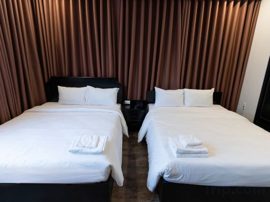Queen Central Hotel Room Type - Family Room