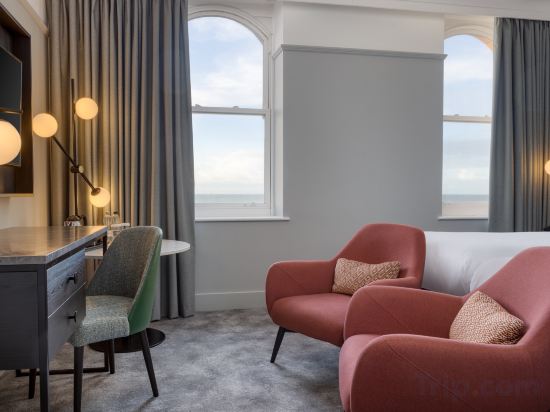 DoubleTree by Hilton Brighton Metropole Room Type - Superior Twin Room with Sea View