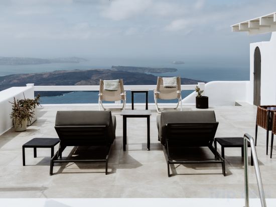 Aqua Luxury Suites by NOMEE Hospitality Group - Tap to explore photos